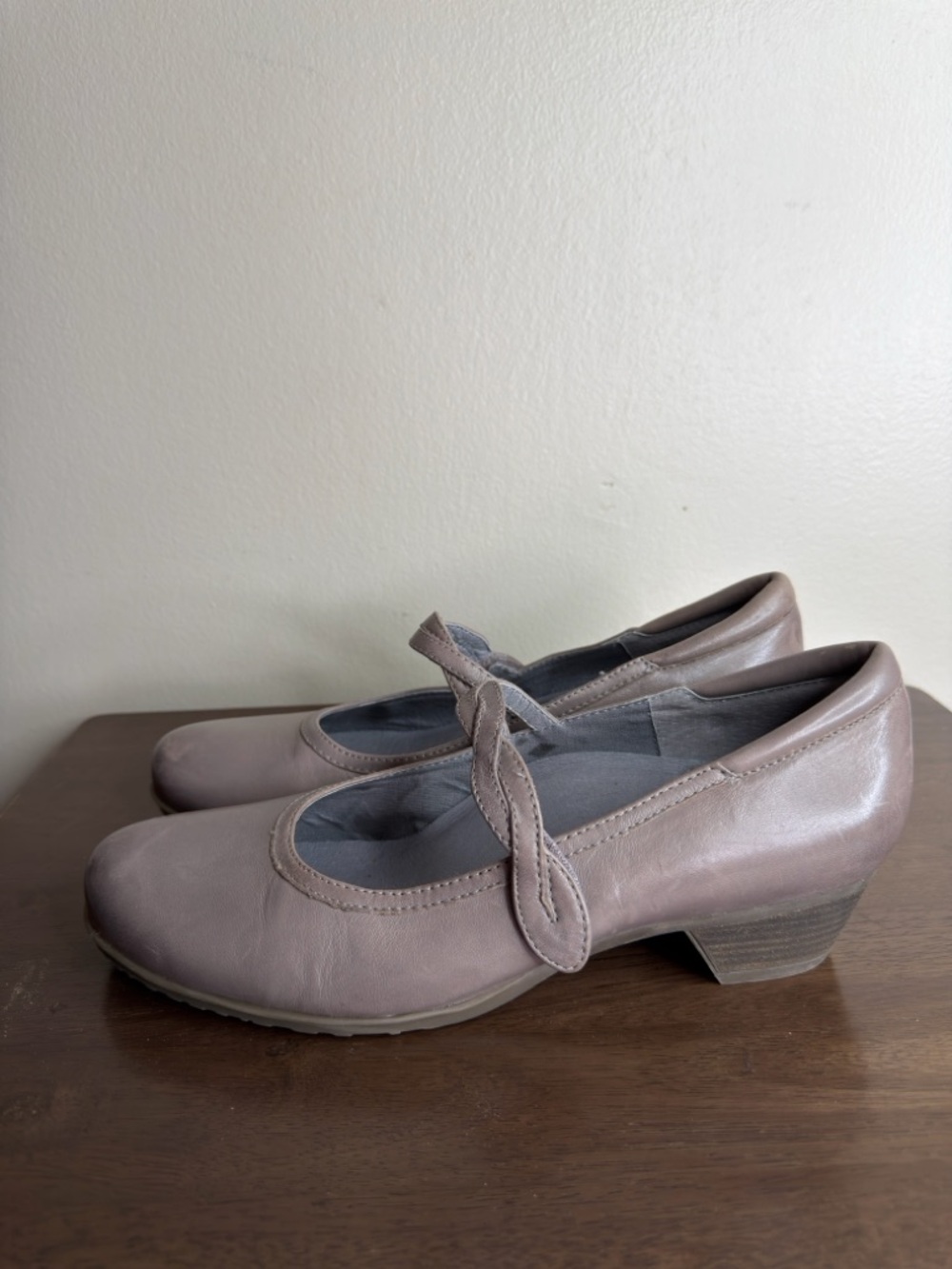 Abeo Marisol Leather Mary Jane Pumps Sz 10 Narrow